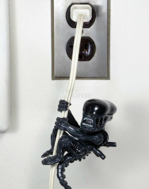 现在的异形真不容易啊器物gif搞笑图片