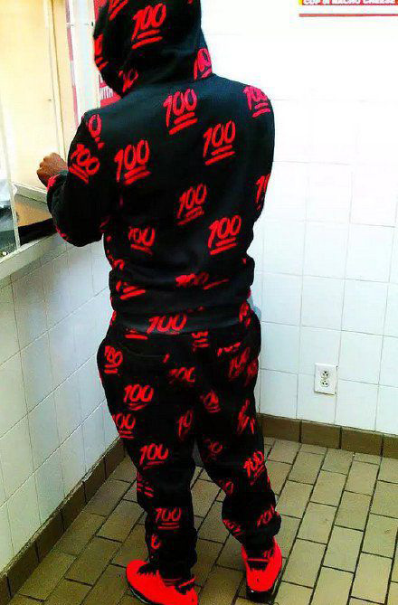 穿百分不挂科器物gif搞笑图片