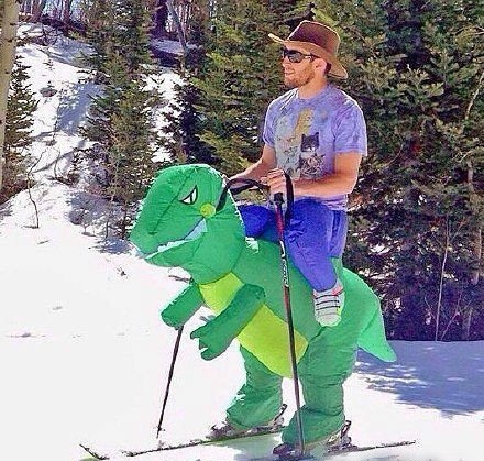 被这套滑雪服惊呆了器物gif搞笑图片