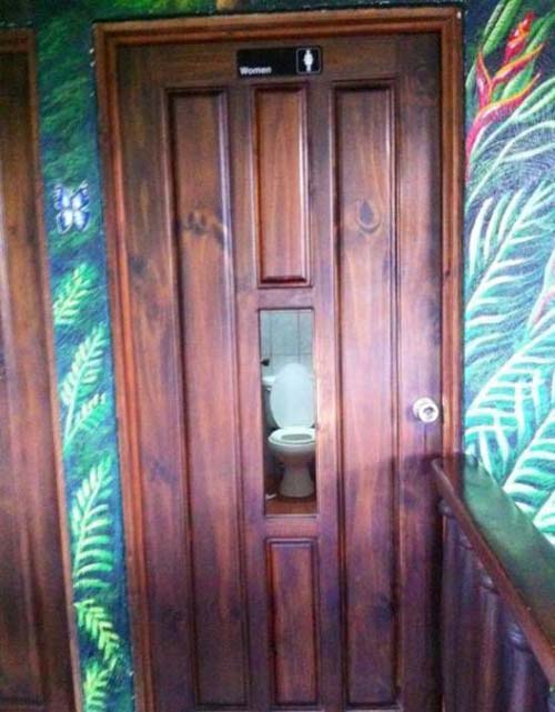 好坑爹的女厕所器物gif搞笑图片