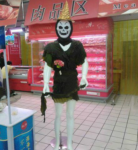 超市大妈你这是吓唬谁啊器物gif搞笑图片