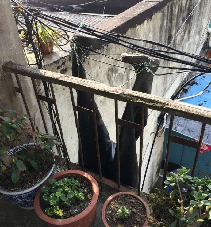 哪个二货晾的裤子？差点报警好么？器物gif搞笑图片