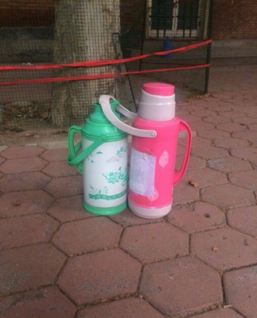 现在连暖水瓶都可以虐我了器物gif搞笑图片