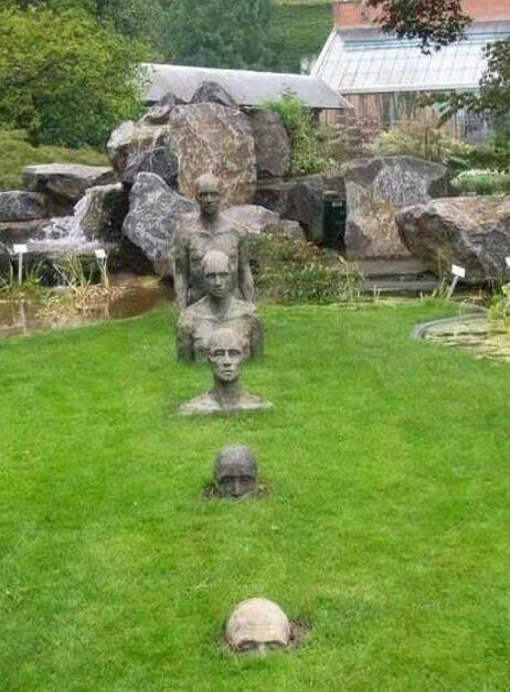 这雕像是闹哪样器物gif搞笑图片