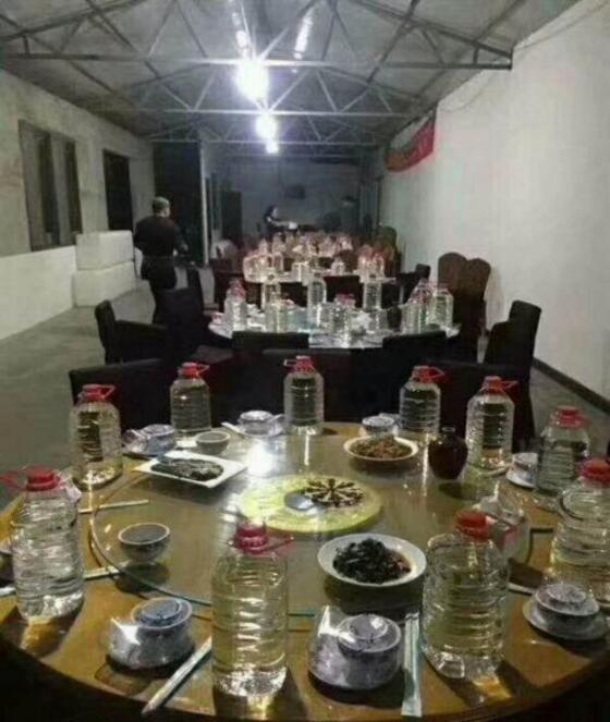 今天朋友请客，硬是没敢去器物gif搞笑图片