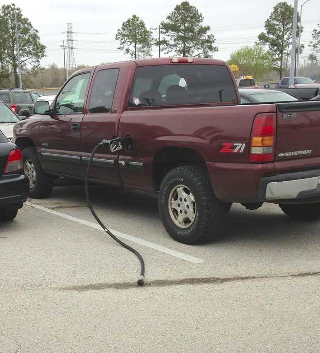 这个哥们的忘性真是够大的器物gif搞笑图片