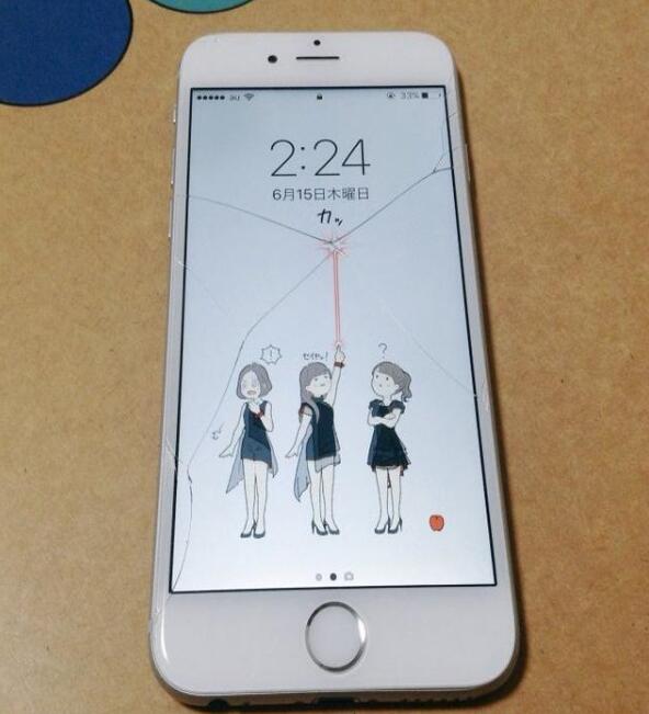 这个手机屏裂开的角度好刁钻喔器物gif搞笑图片