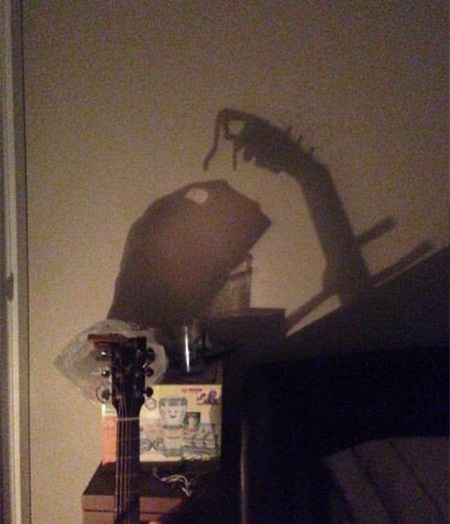 晚上看到差点吓尿了器物gif搞笑图片