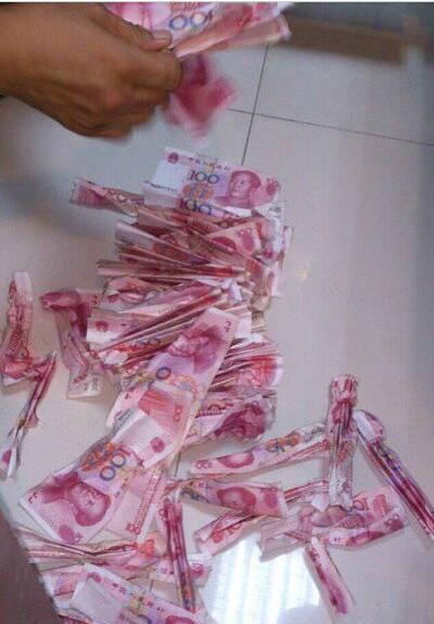 取个钱取款机还卡钞了器物gif搞笑图片