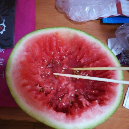 这双筷子的责任好重大器物gif搞笑图片