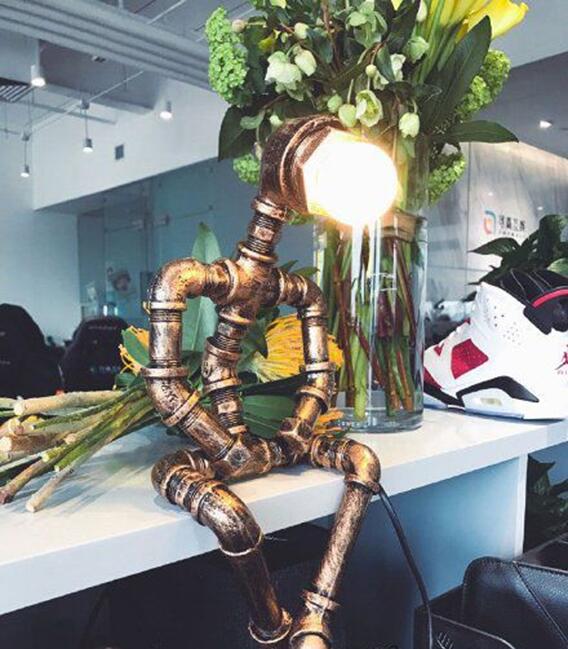 新买的台灯到了器物gif搞笑图片