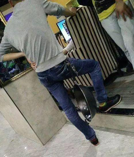 小伙子，你这小饰品很别致啊！器物gif搞笑图片