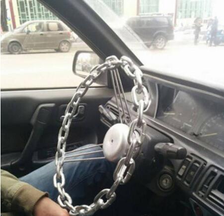 老司机漂移专用方向盘器物gif搞笑图片