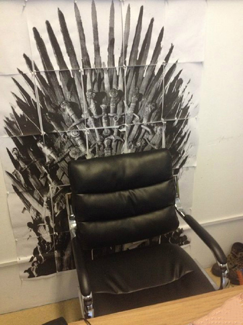 坐上这个位置莫名感觉到一股王者的霸气器物gif搞笑图片