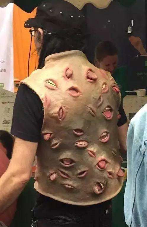 相当重口味的服装器物gif搞笑图片