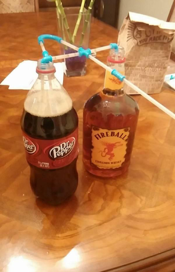 调酒神器，这样喝才够爽器物gif搞笑图片