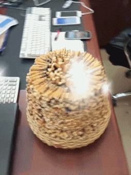 一天两盒，老铁没毛病，你也能做出这样的聚宝盆来器物gif搞笑图片