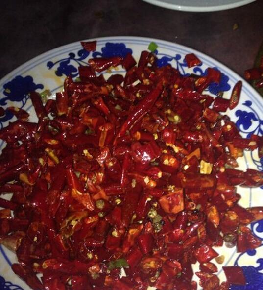 二货媳妇做的辣椒炒肉器物gif搞笑图片