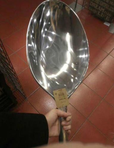 这个勺子，比我西瓜还大器物gif搞笑图片