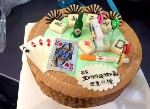 赌神生日，果然不同凡响器物gif搞笑图片