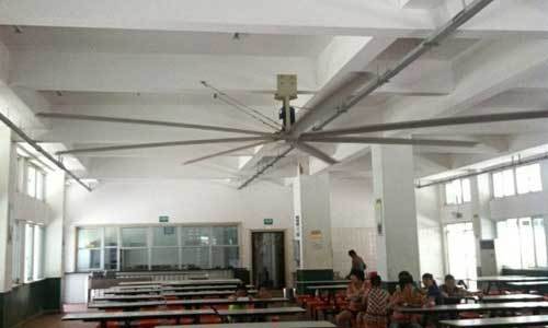 巨型风扇器物gif搞笑图片