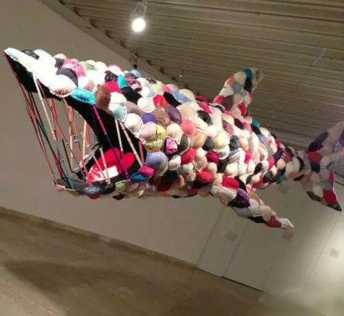 给超市大妈跪了器物gif搞笑图片