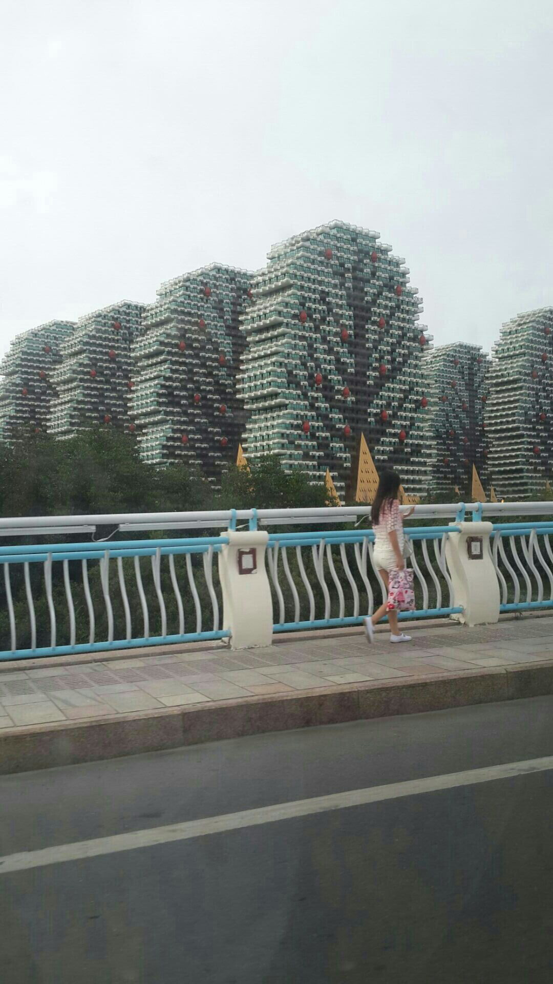 这房子盖的有创意器物gif搞笑图片