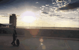 爆帅的行李箱器物gif搞笑图片