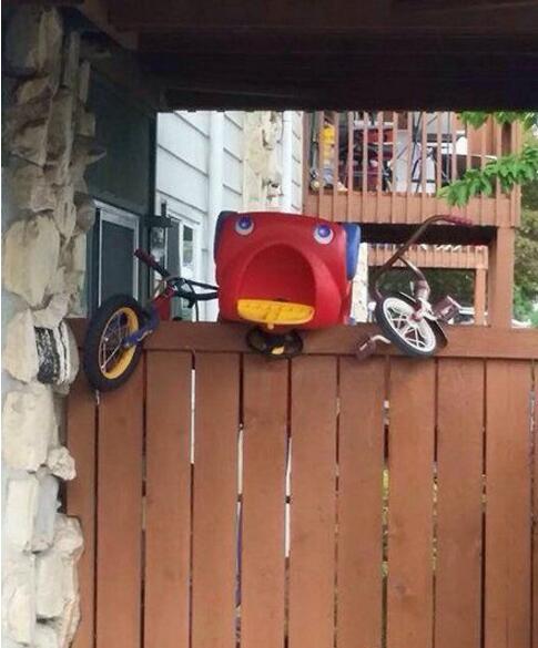 快放我下来，我要断气了～器物gif搞笑图片