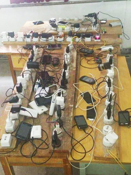 充电室，惊叹啊!器物gif搞笑图片