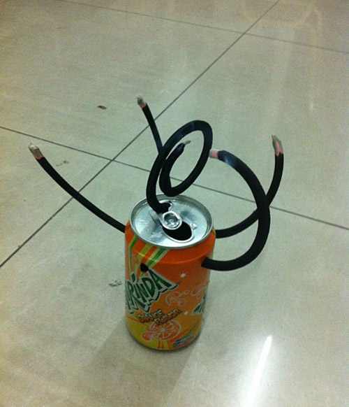 花枝招展的蚊香器物gif搞笑图片