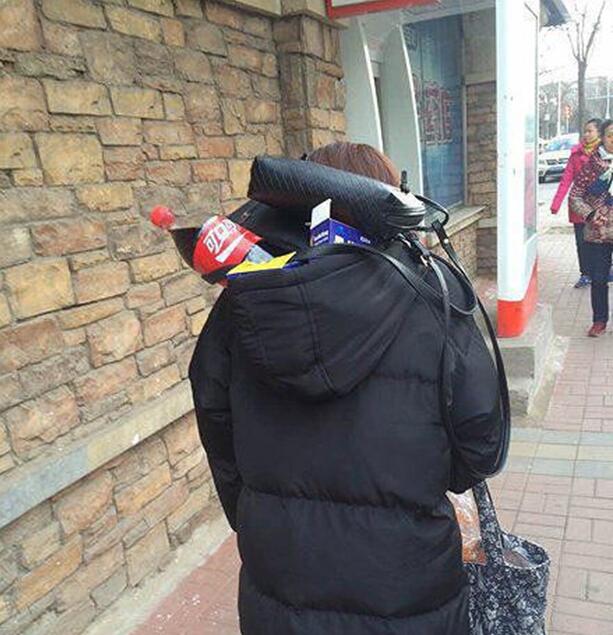 羽绒服帽子の正确用法器物gif搞笑图片