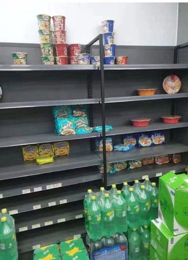 这些剩在货架上会不会感到很耻辱？器物gif搞笑图片