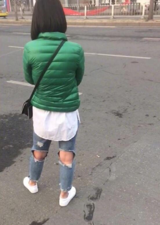 膝盖不能受风所以选择了把洞放后面？器物gif搞笑图片