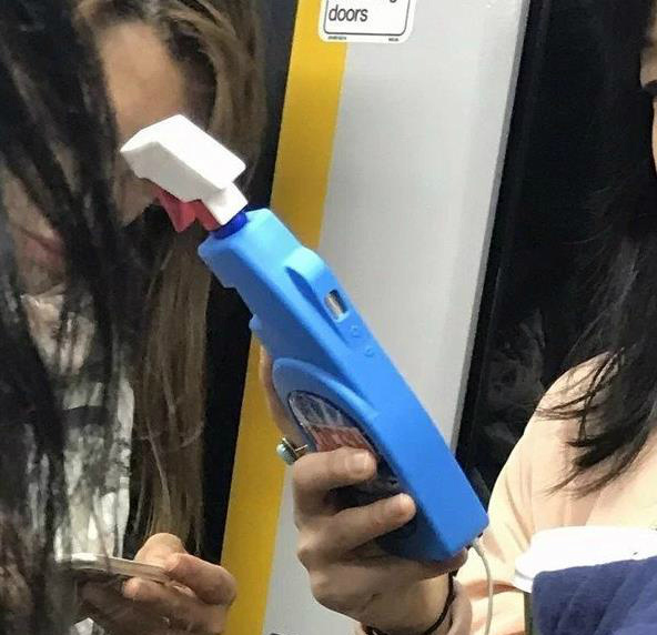 家庭主妇的手机壳器物gif搞笑图片