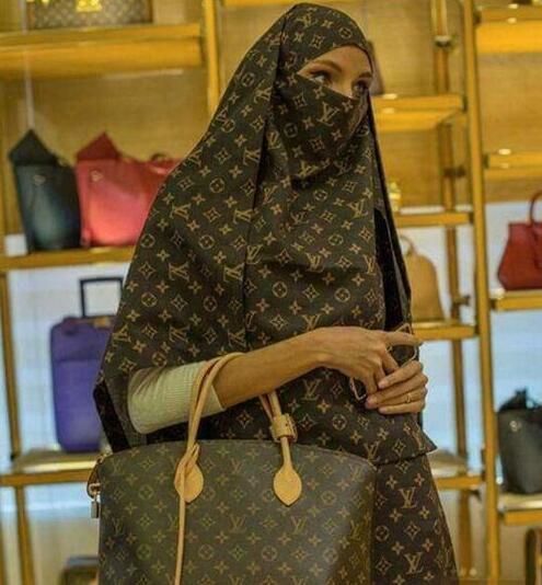 有钱人都是定制的器物gif搞笑图片