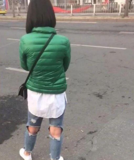 膝盖不能受风所以选择了把洞放后面器物gif搞笑图片