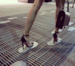 设计的太人性化了器物gif搞笑图片