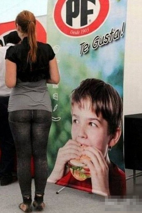 广告画的眼神真是恰到好处啊器物gif搞笑图片