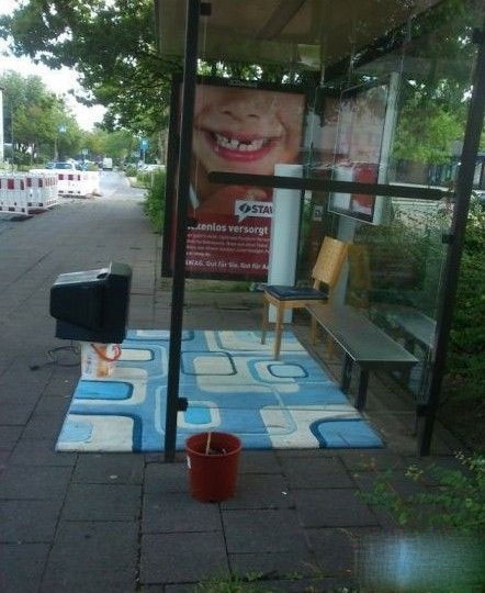 高大上的公交站台器物gif搞笑图片