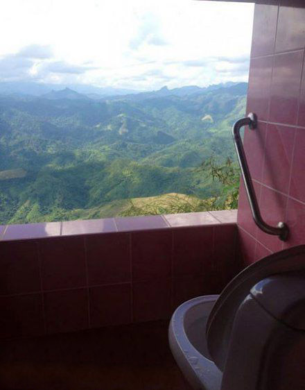 真是一个上大号的好位置器物gif搞笑图片