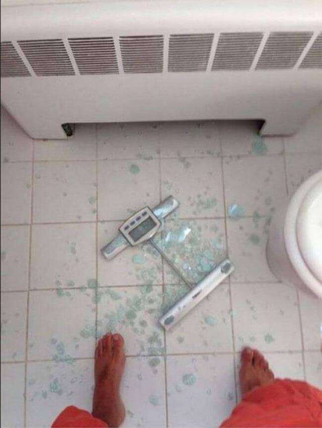 这个秤为什么那么不经踩器物gif搞笑图片