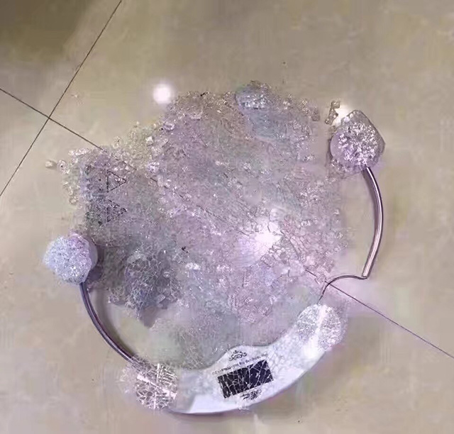 过年以后，体重计不能承受的重器物gif搞笑图片