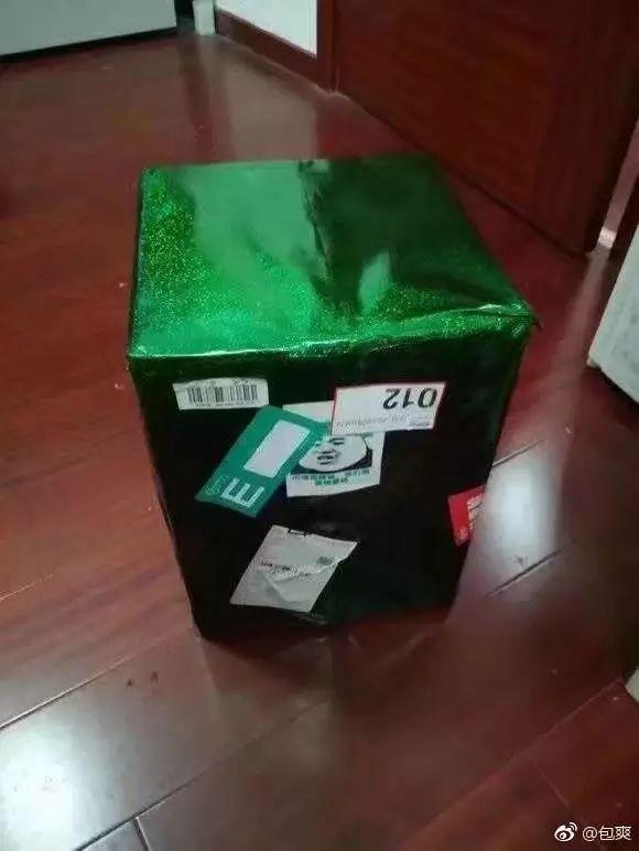 网友和女友吵架，第二天收到了这些零食器物gif搞笑图片