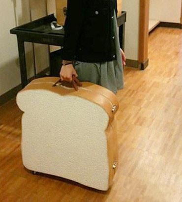 这旅行箱如果让吃货拿着，会不会一会就消失了？器物gif搞笑图片