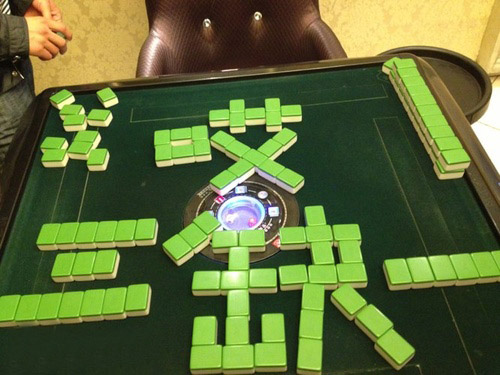 哎，打麻将最讨厌三缺一了！器物gif搞笑图片