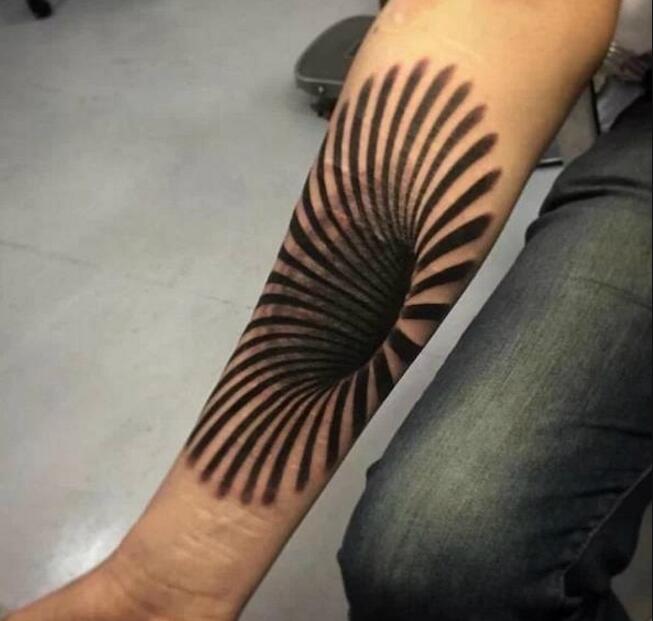 黑洞纹身器物gif搞笑图片