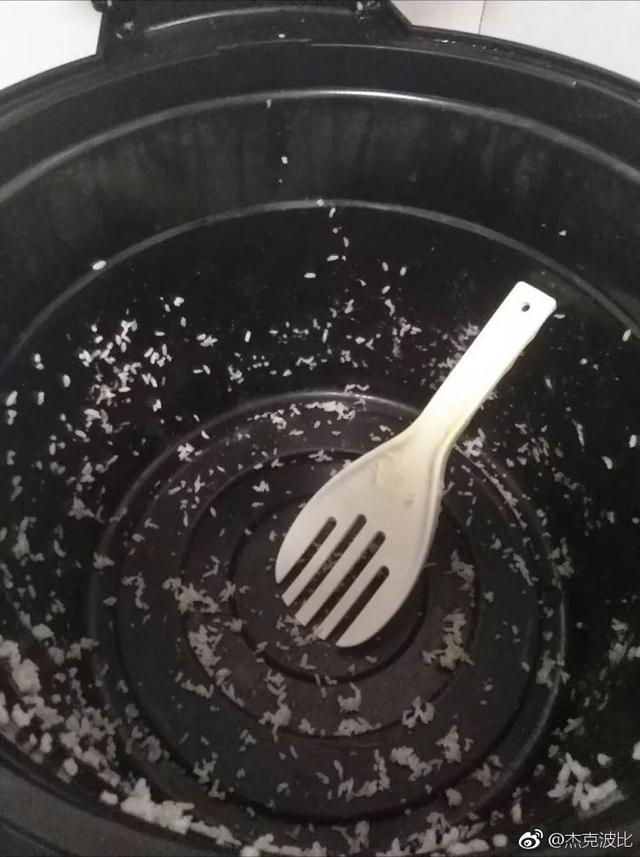 不放内胆也能煮饭？我学到了！器物gif搞笑图片