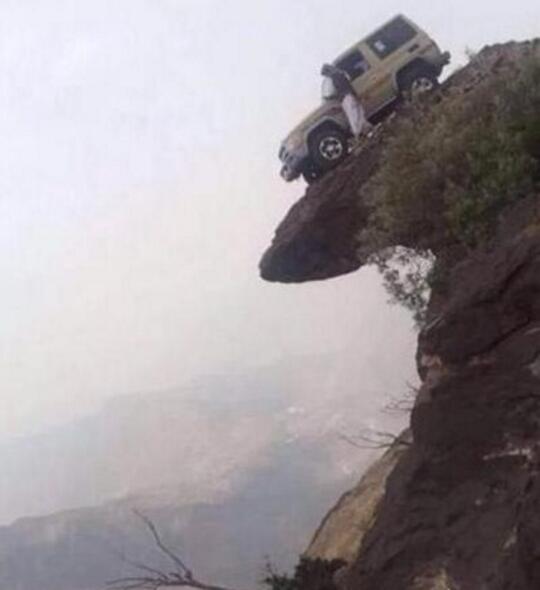 司机艺高人胆大器物gif搞笑图片