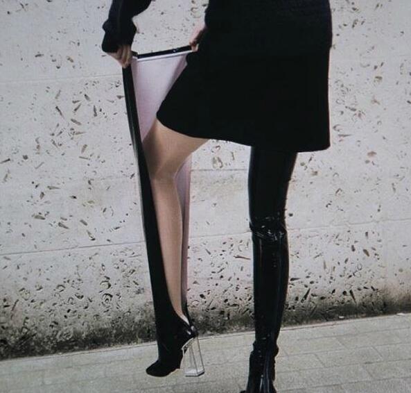 现在的鞋子都可以当裤子穿了器物gif搞笑图片